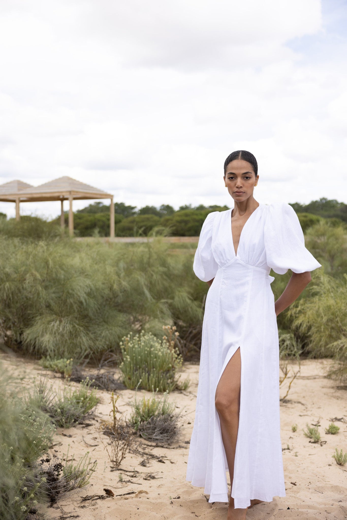 Chic and simple V-neck halter dress