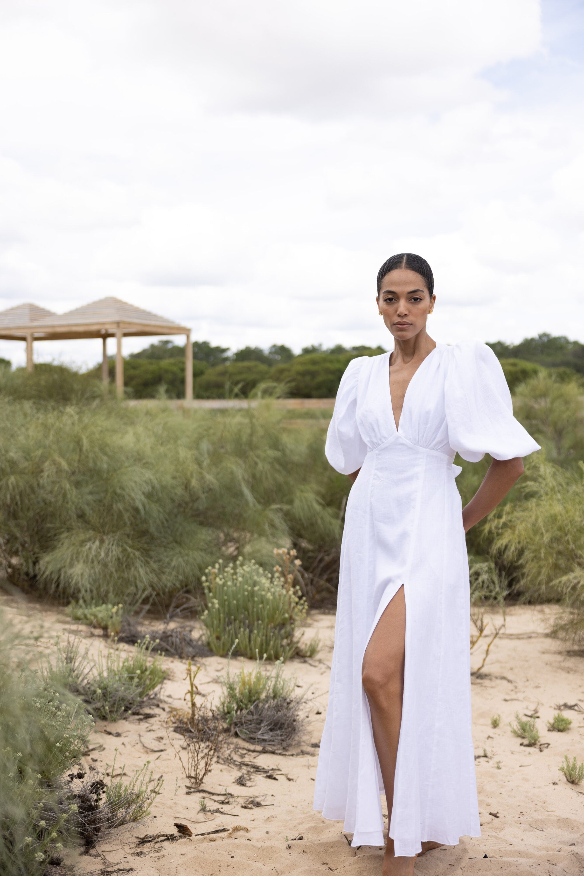 Chic and simple V-neck halter dress