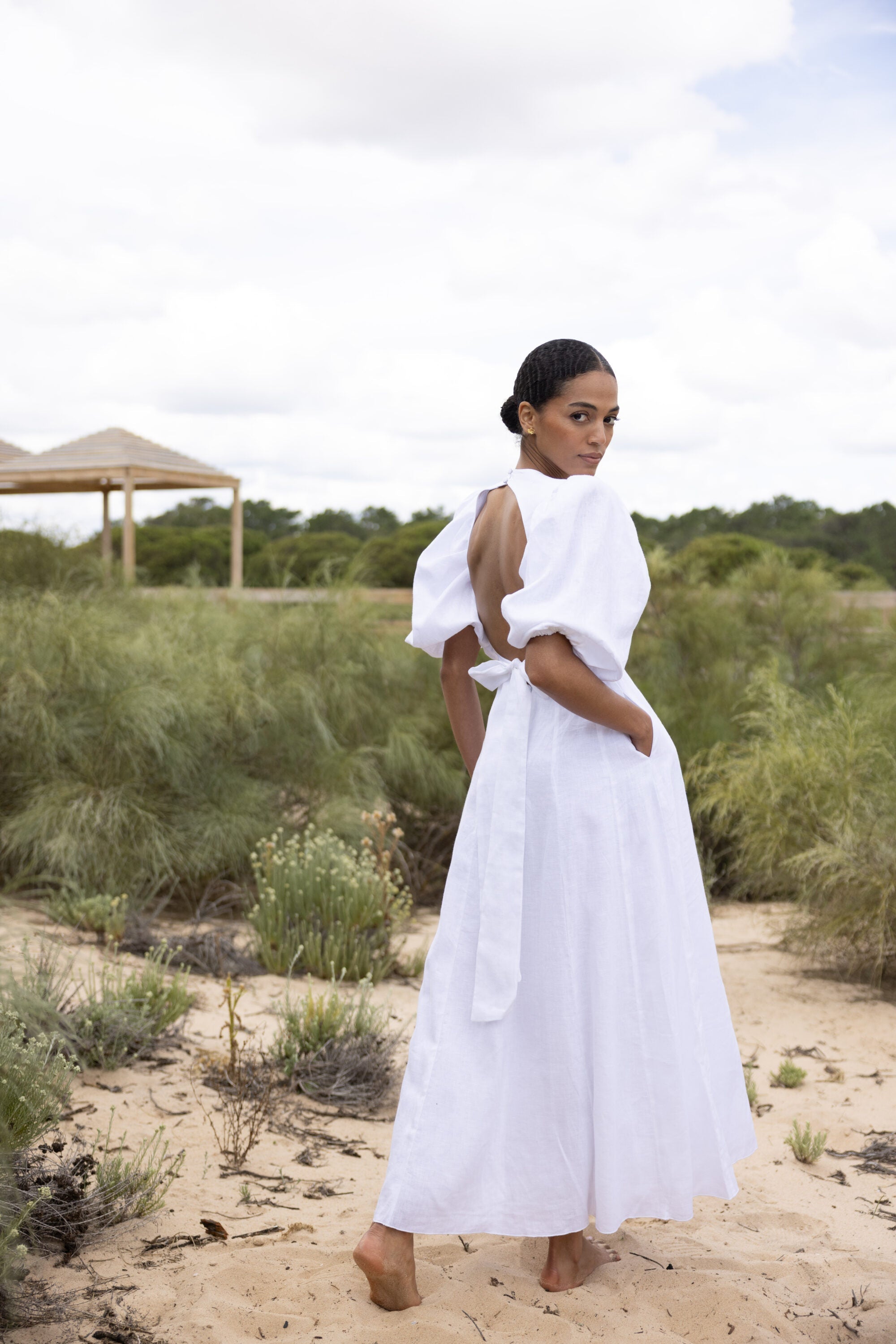 Chic and simple V-neck halter dress